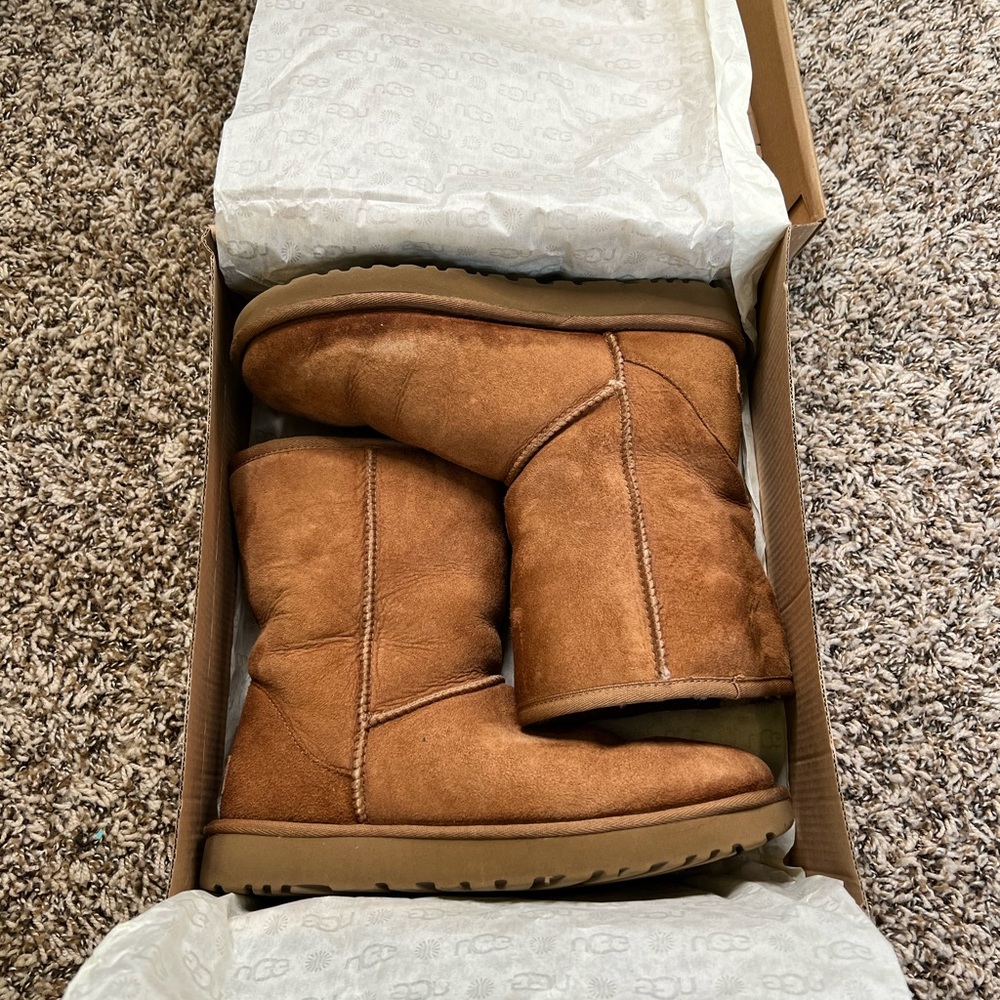 Womens Uggs Size 8